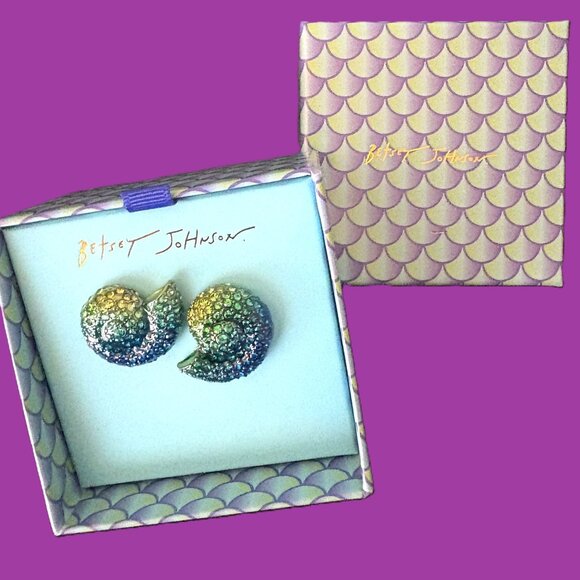 Betsey Johnson Mermaid Shell Earrings NWT Gift-Ready - Picture 1 of 9